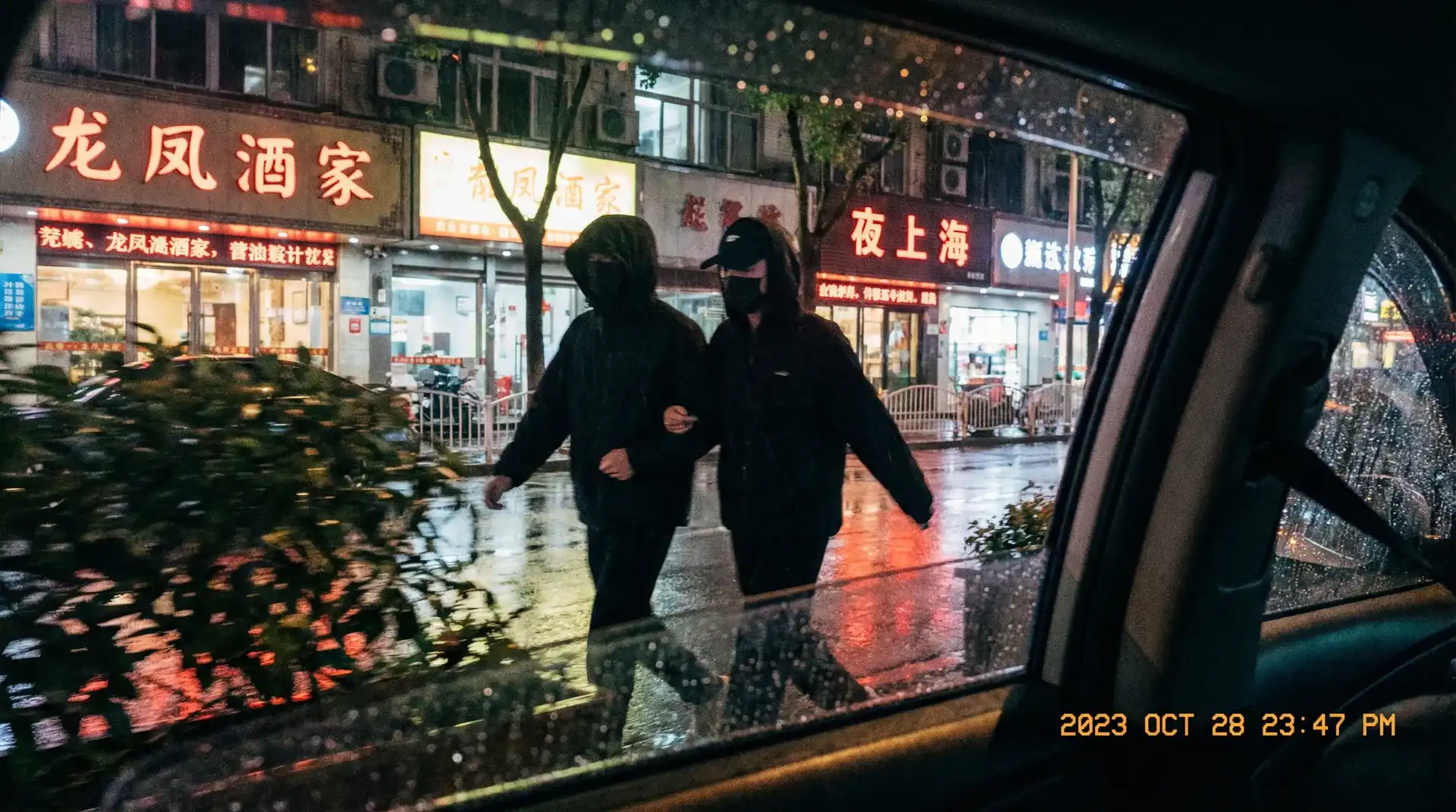 球友会平台 - 顶流明星深夜密会现场抓拍照片